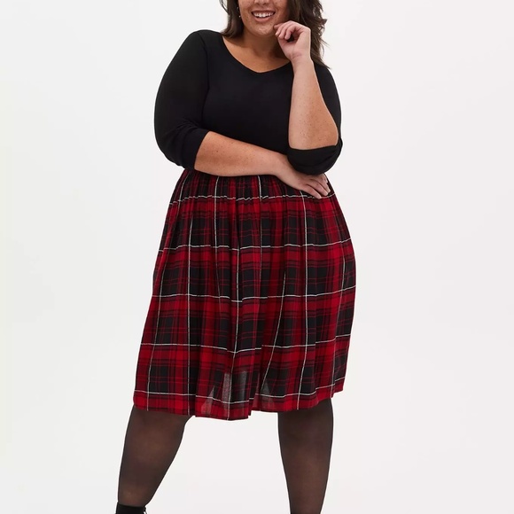 Torrid Dress 0X LG - Skater Black Knit Red Plaid Pockets Plus Size Holiday X-Mas - Picture 1 of 5